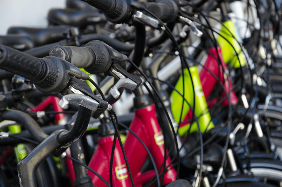 Online-Fahrradhändler bietet Kunden Produktauswahl mit KI-Unterstützung